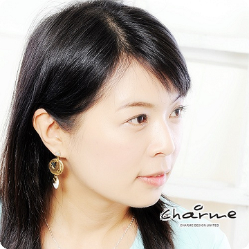 【Charme】水晶鑽白色圓型烤漆金色雲型 穿式耳環