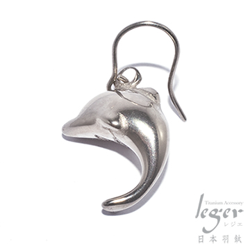 『日本Leger羽鈦』《俏皮小海豚》鉤式純鈦耳環一只