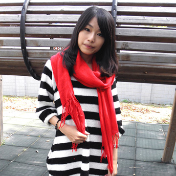 【Lus.G】高質感輕時尚實搭素色披肩型圍巾共3色-紅AMT-44