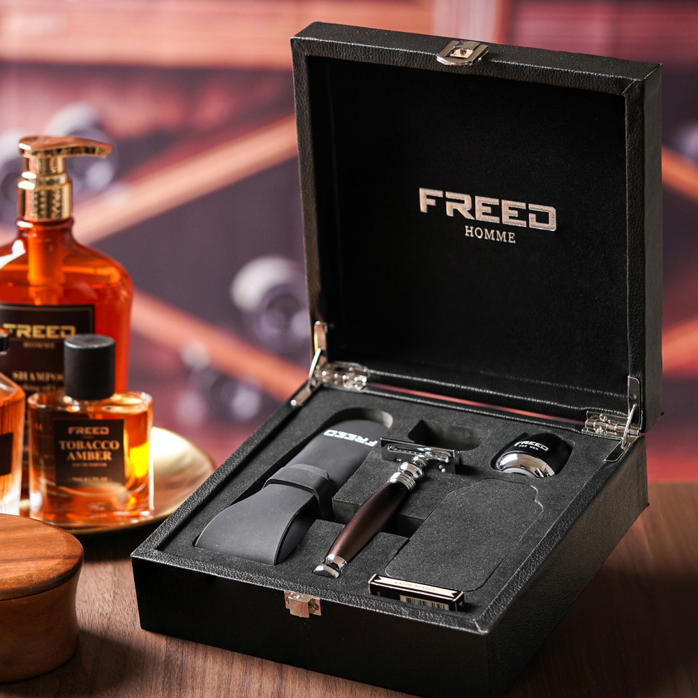 【FREED】客製化刻字 尊爵四件組雙刃安全刮鬍刀禮盒 - 馬鞍棕