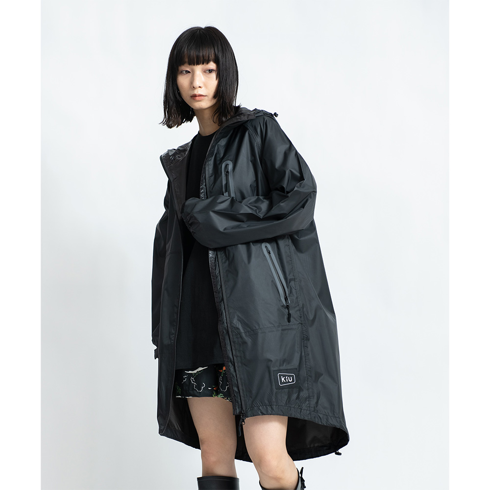 日本KIU 28900 黑色 空氣感雨衣/時尚防水風衣 附收納袋(男女適用)