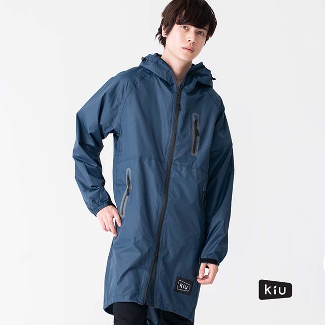 日本KIU 28910 海軍藍 空氣感雨衣/時尚防水風衣 附收納袋(男女適用)