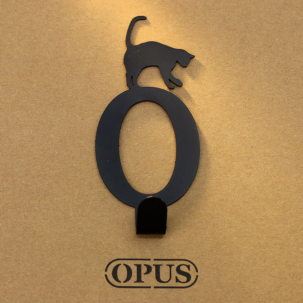 【OPUS東齊金工】當貓咪遇上字母O 壁飾掛勾 傢飾掛架 生活收納 衣架 造型掛鉤 無痕 HO-ca10-O(B)