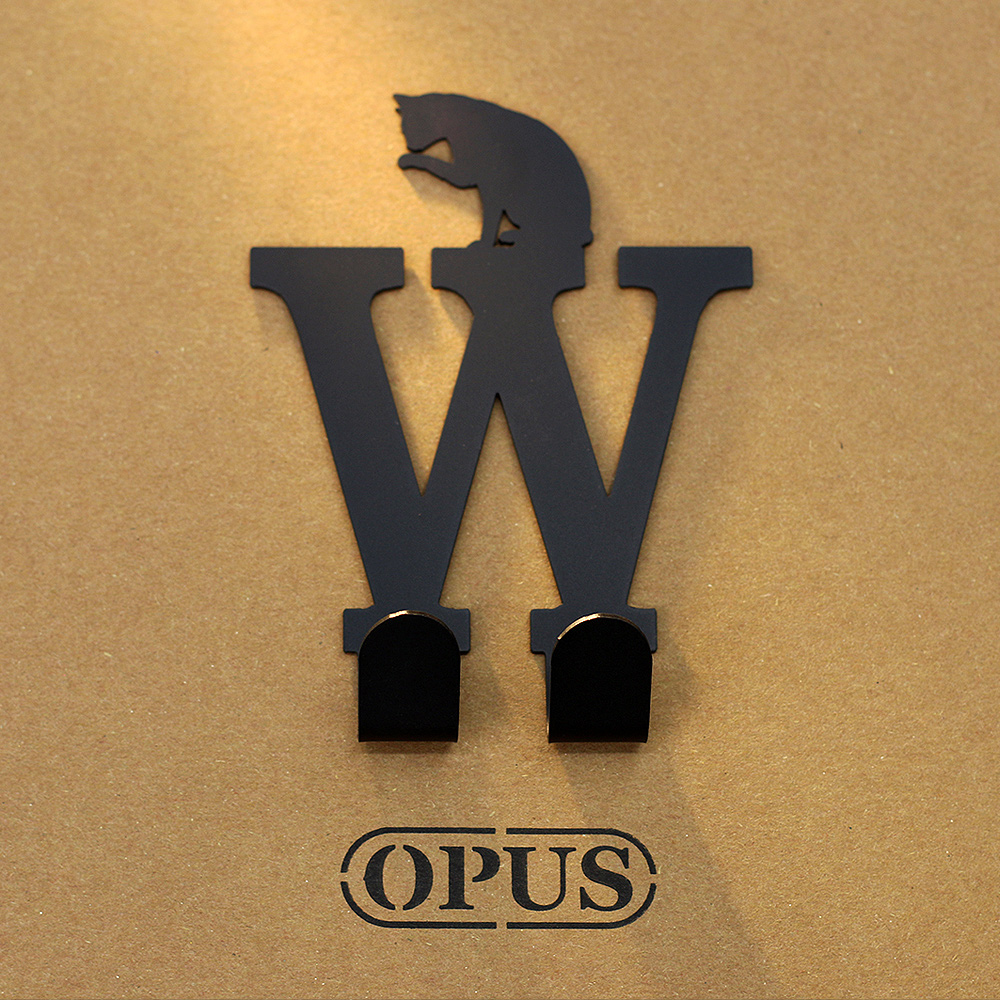 【OPUS東齊金工】當貓咪遇上字母W 壁飾掛勾 傢飾掛架 生活收納 衣架 造型掛鉤 無痕 HO-ca10-W(B)