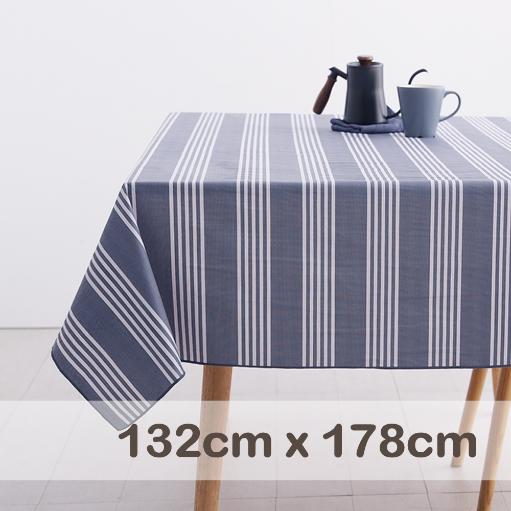 【CasaBella 美麗家居】防水桌巾 紳士灰藍條 132x178cm (防水 防油 PVC 桌巾 桌布 野餐桌巾)