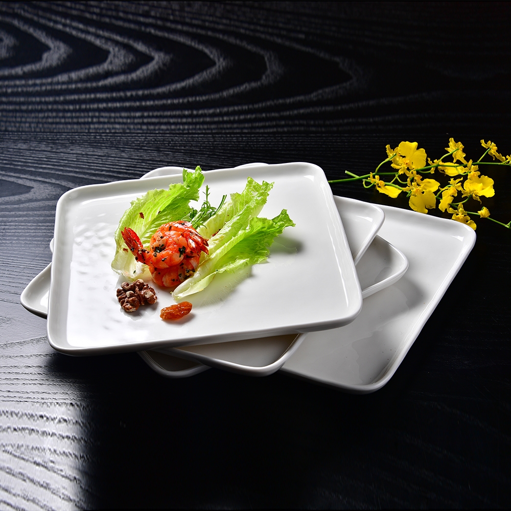 【YU Living】輕時尚緞面白瓷方盤四件組 餐盤 盤子(四件一組/寬22cm/白色)
