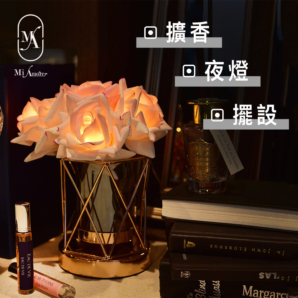 【愛莯】6 朵玫瑰花LED夜燈菱形玻璃花瓶系列(附贈USB充電插頭)