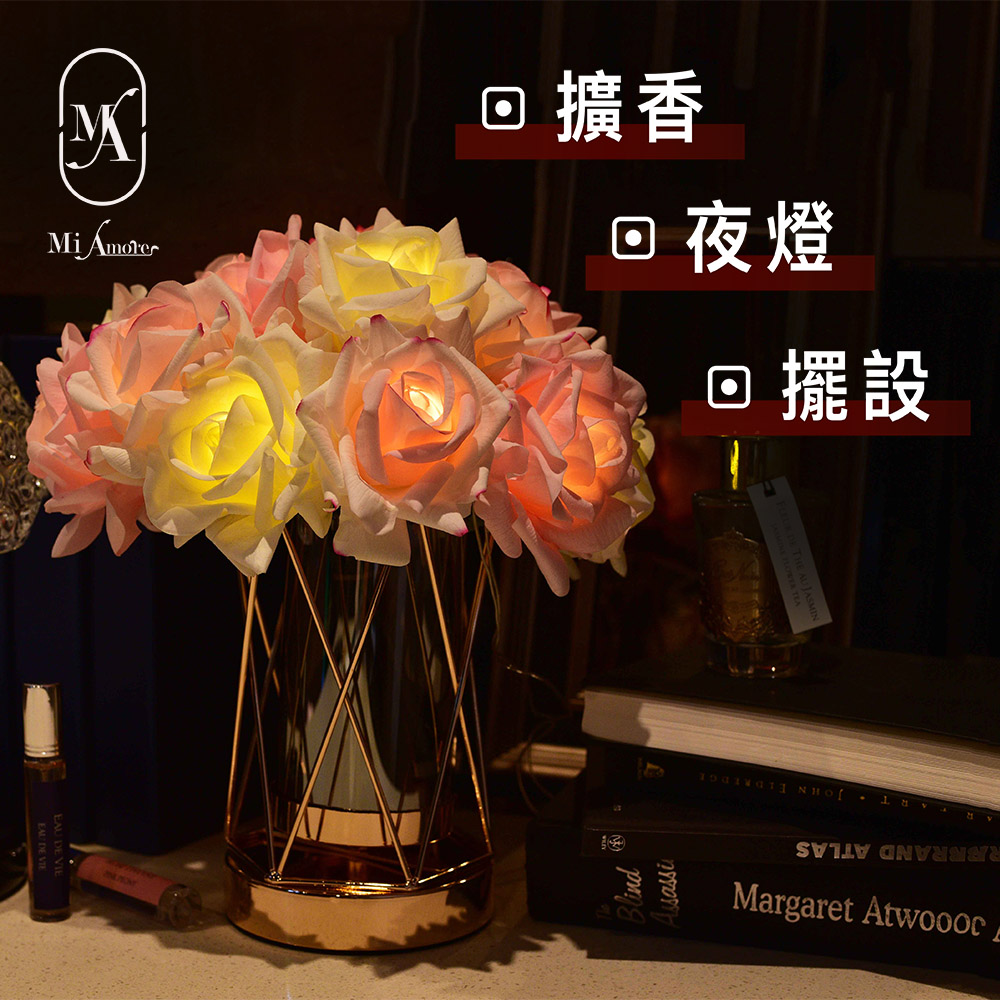 【愛莯】15朵玫瑰花LED夜燈菱形玻璃花瓶系列(附贈USB充電插頭)