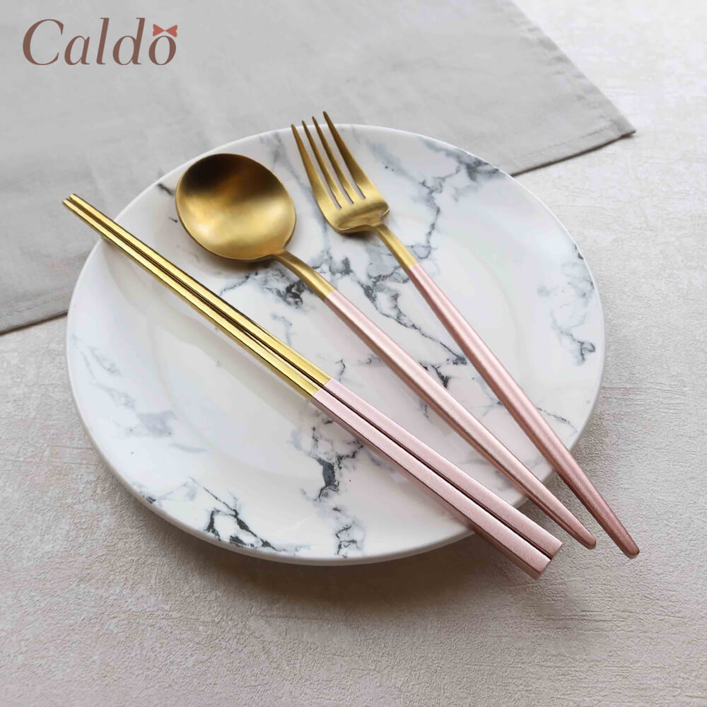 【Caldo卡朵生活】玫瑰光影不鏽鋼環保餐具組-金