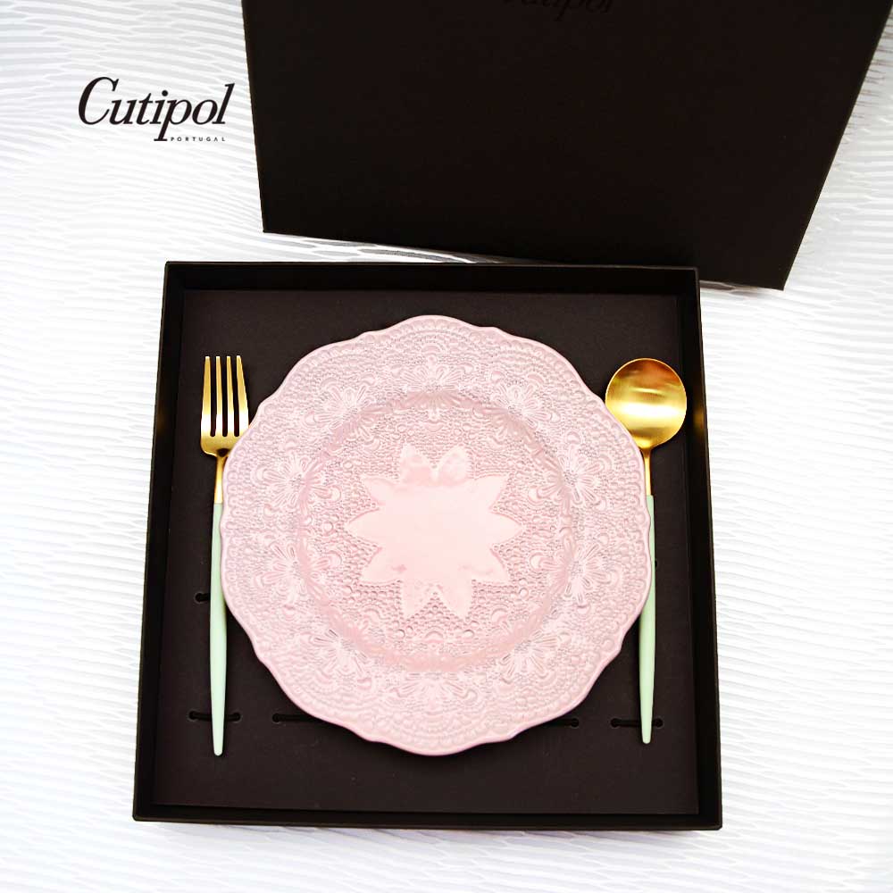 Cutipol-青玉金點心叉匙+義大利VBC-蕾絲馬卡龍20cm餐盤