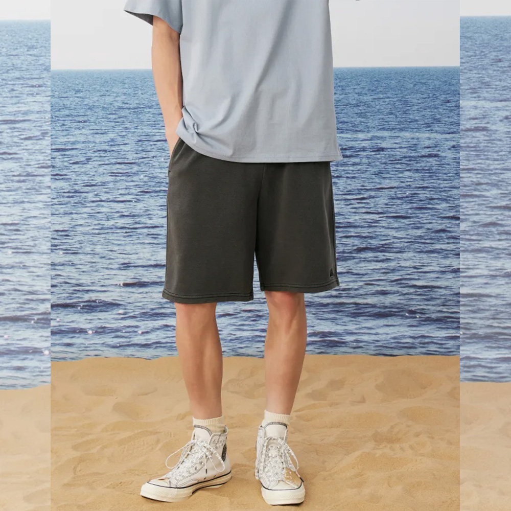 【CONVERSE】SNEAKER PATCH SHORT 短褲 中 黑灰-10028750-A01