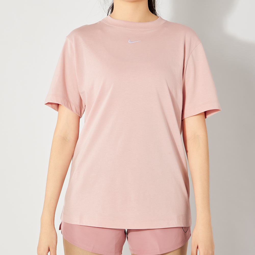Nike Sportswear Essential女款 粉色 刺繡 小勾 休閒 短袖 DH4256-631