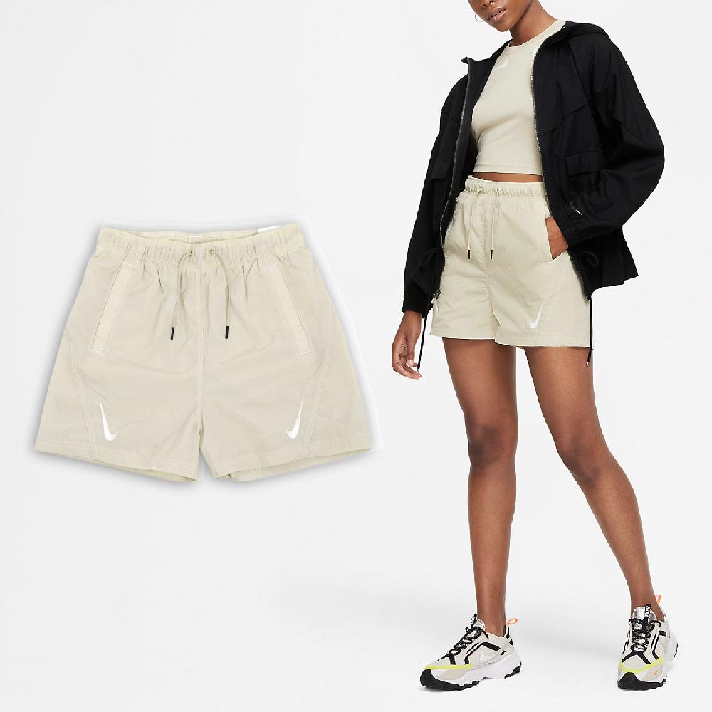 Nike 耐吉 短褲 NSW Swoosh Shorts 女款 米白 抽繩 雙勾 尼龍 刺繡 褲子 DD5593-206