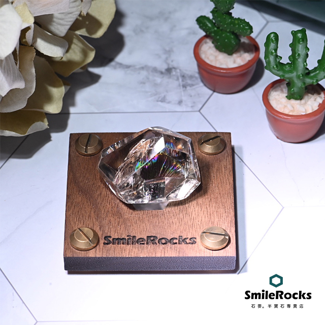 SmileRocks 石麥茶黃晶彩虹光隨形冰塊 3.7x1.8x2.6cm