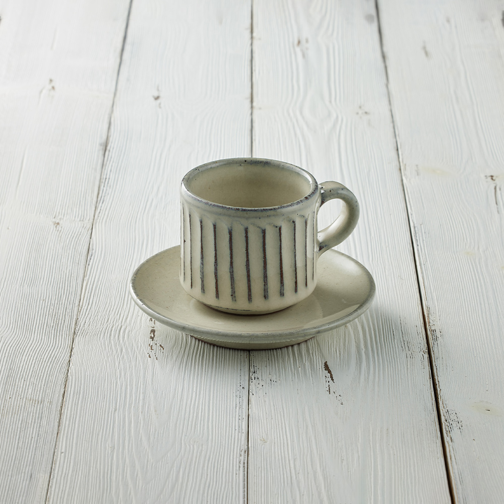 有種創意 - 日本信樂燒 - 白釉雕紋直筒咖啡杯碟組(2件式) - 210ml