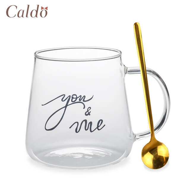 【Caldo卡朵生活】情話綿綿耐熱玻璃馬克杯(附匙) 400ML-你和我B