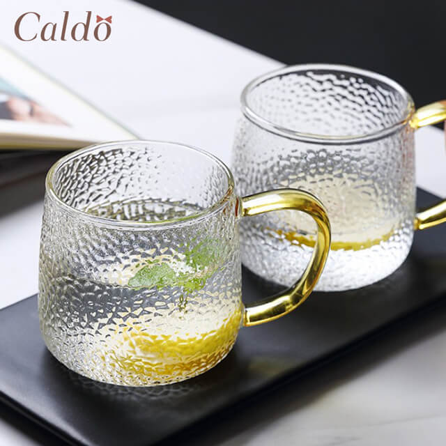 【Caldo卡朵生活】華麗錘紋耐熱玻璃幻金馬克杯 300ML