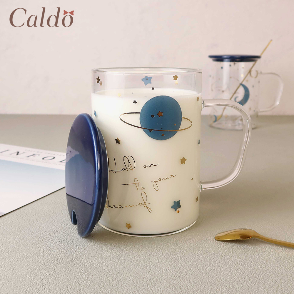 【Caldo卡朵生活】銀河耐熱透明附蓋馬克杯450ML(附匙)-行星