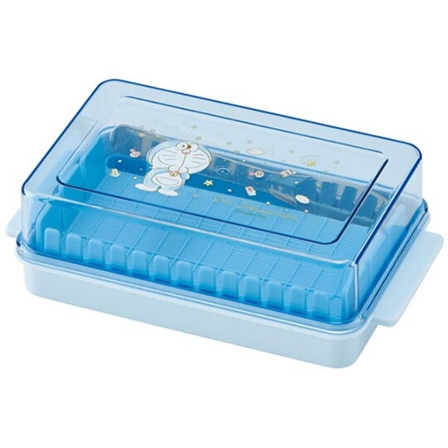 小禮堂 哆啦A夢 日製 方形奶油塊保鮮盒 附鐵叉 奶油切割盒 奶油盒 保鮮盒 (藍 眨眼)
