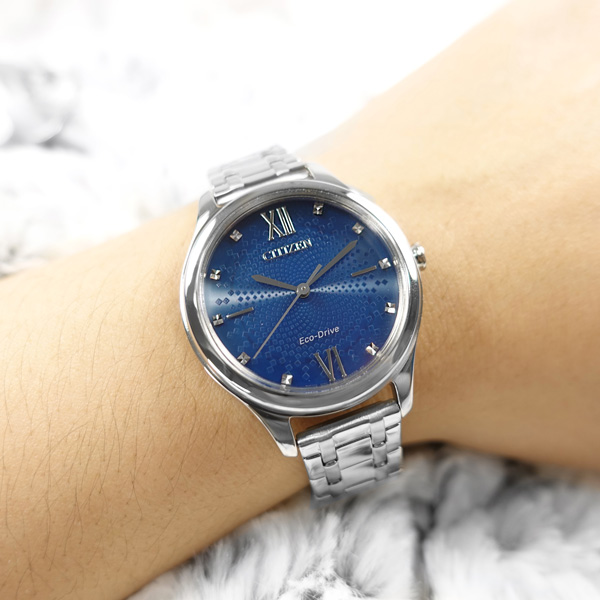 CITIZEN / EM0500-73L / 光動能 放射狀錶盤 藍寶石水晶玻璃 不鏽鋼手錶 藍色 32mm