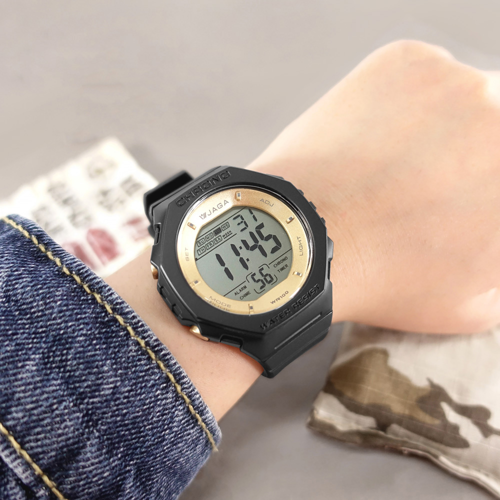 JAGA 捷卡 / M1235-A / 八角型 電子運動 計時碼錶 鬧鈴 防水100米 橡膠手錶 黑金色 46mm
