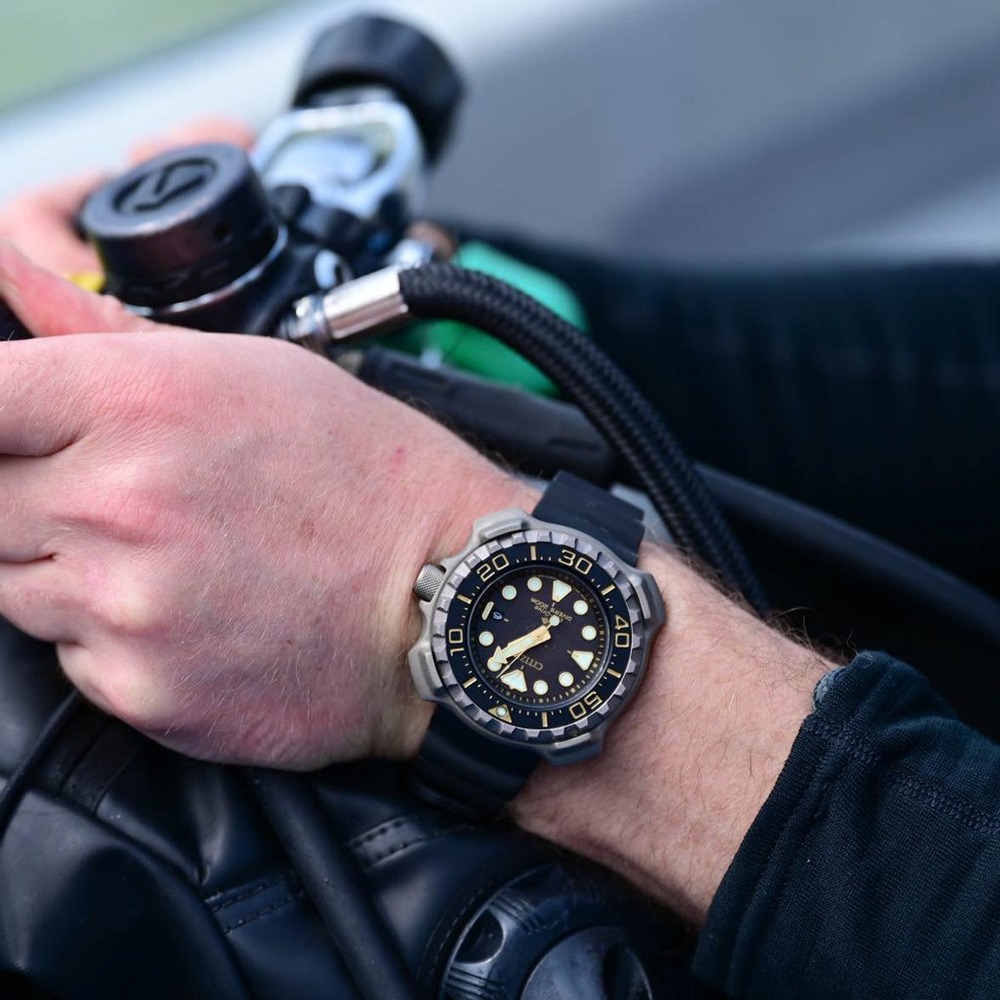 PROMASTER 潛水悍將光動能橡膠潛水腕錶/黑x銀框(BN0220-16E)