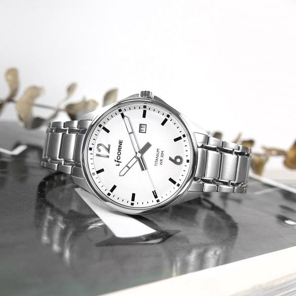 LICORNE 力抗 / LT150MUWI / 簡約時尚 藍寶石水晶玻璃 日期顯示 鈦金屬手錶 白色 40mm