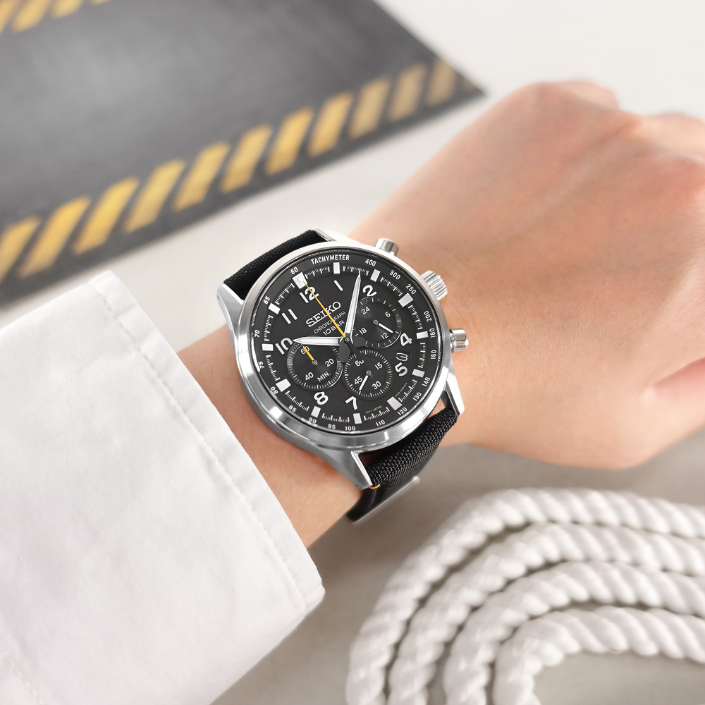 SEIKO 精工 / SSB449P1 / 三眼計時 日期 藍寶石水晶玻璃 防水100米 尼龍手錶 黑x銀框 43mm