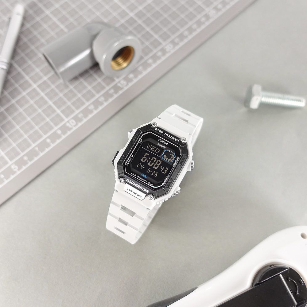 CASIO / WS-B1000-8BV / 卡西歐 藍芽計步 電子數位 防水100米 橡膠手錶 灰白色 36mm