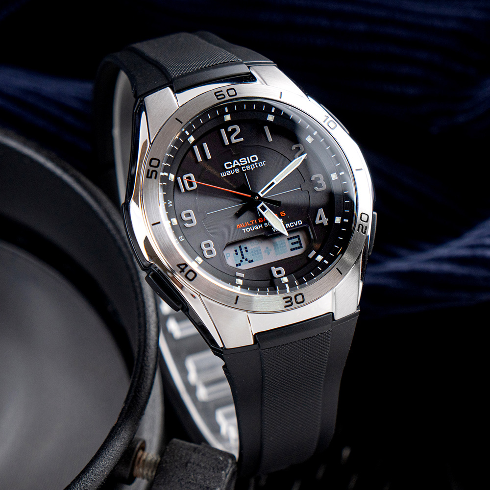 【CASIO 卡西歐】日本限定 運動型男太陽能雙顯電波橡膠腕錶/黑x銀框(WVA-M640-1A2)