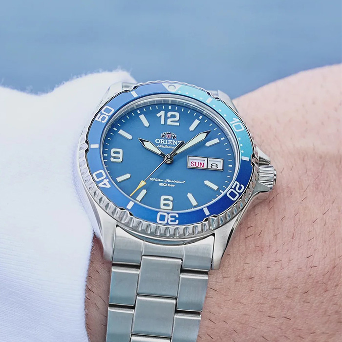 【ORIENT】東方錶 RA-AA0818L 藍寶石玻璃鏡面 兩百米潛水錶 鋼錶帶 機械男錶 淺藍 41.8mm