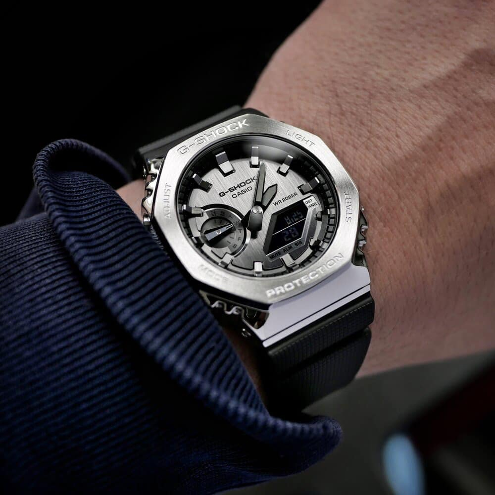 CASIO G-SHOCK 金屬時尚八角造型計時錶/銀/GM-2100-1A