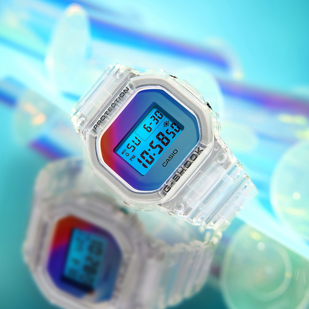 CASIO G-SHOCK 彩虹水晶防水200米計時錶/DW-5600SRS-7