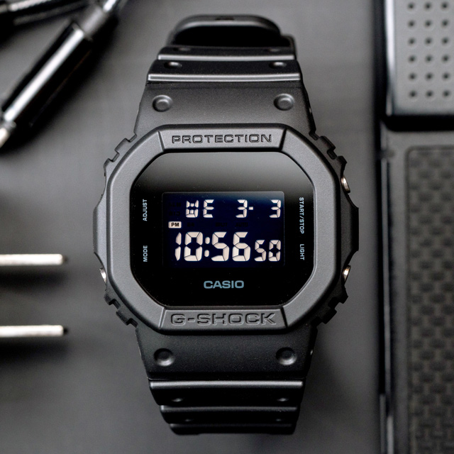 G-SHOCK 飆風悍將時尚運動腕錶(DW-5600UBB-1)