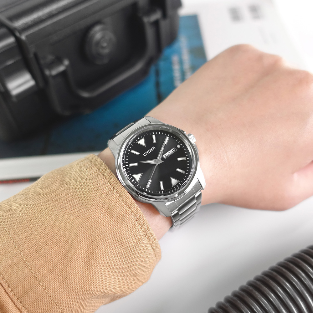 CITIZEN 星辰錶 / BM8180-62E / 日本國內版 光動能 星期日期 防水100米 不鏽鋼手錶 黑色 37mm