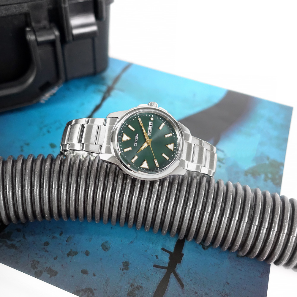 CITIZEN 星辰錶 / BM8180-71W / 日本國內版 光動能 星期日期 防水100米 不鏽鋼手錶 綠色 37mm