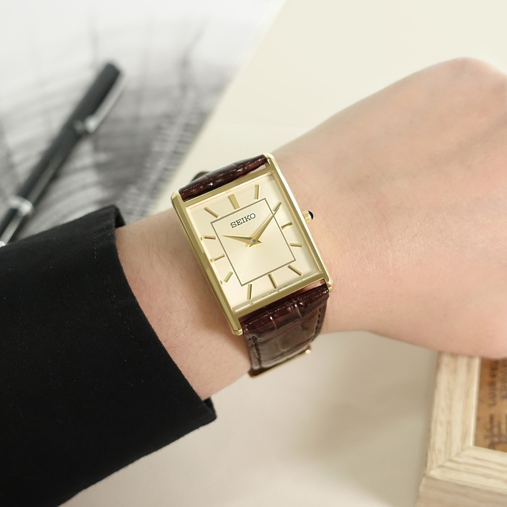SEIKO 精工 / SWR064P1 / 復古方 日本機芯 壓紋真皮手錶 米黃x金框x咖啡 28mm