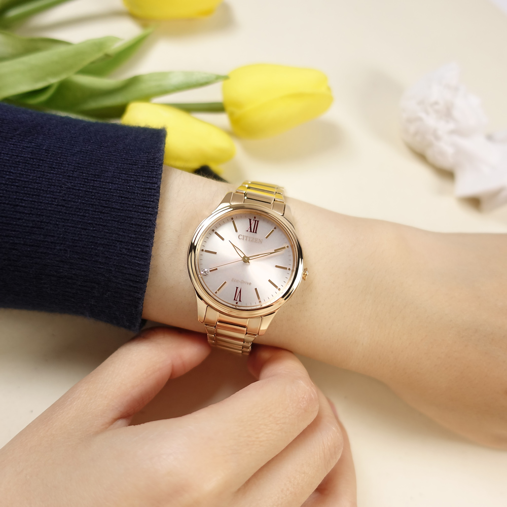 CITIZEN / EM0418-81X / 光動能 簡約時尚 晶鑽 不鏽鋼手錶 米白色x鍍玫瑰金 34mm