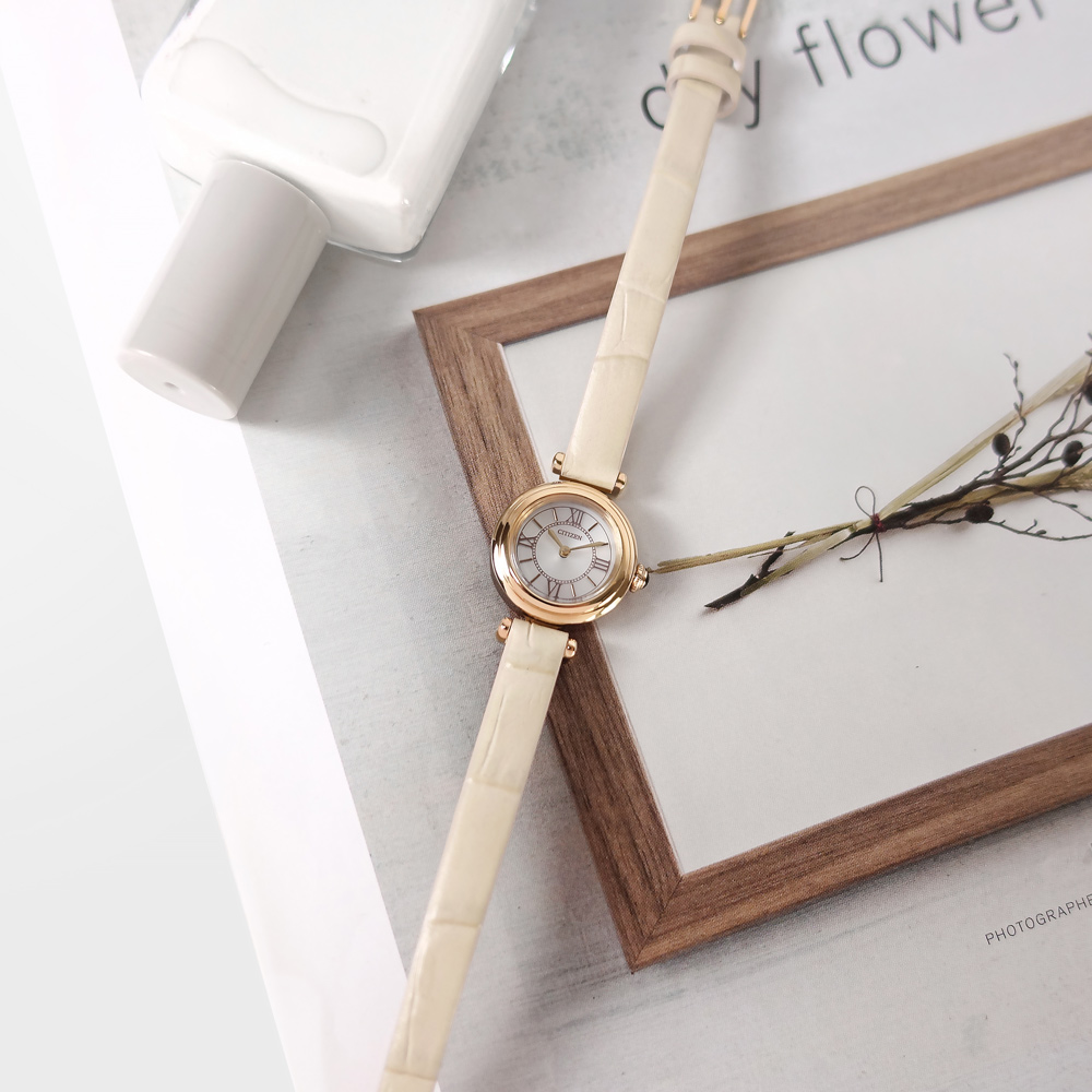 CITIZEN / EG7082-07A / 光動能 小巧典雅 羅馬刻度 真皮手錶 白x玫瑰金框x米白 19mm