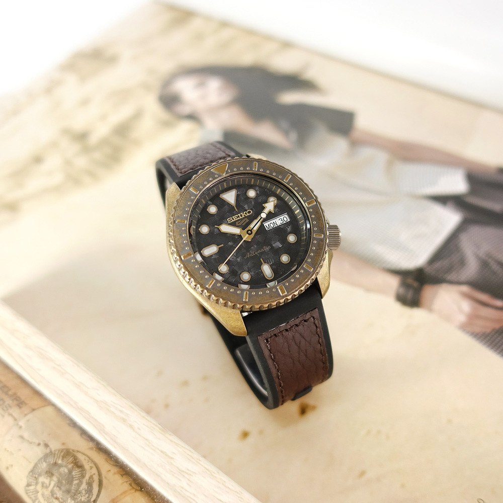 SEIKO 精工 / SRPE80K1 / 5 Sports 機械錶 自動上鍊 星期日期 壓紋矽膠手錶 黑x古銅金框x咖啡 41mm