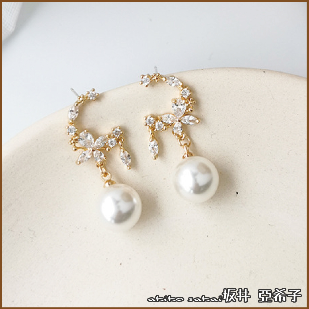 『坂井．亞希子』925銀針透明的花冰晶C型垂墜珍珠造型耳環 -單一款式