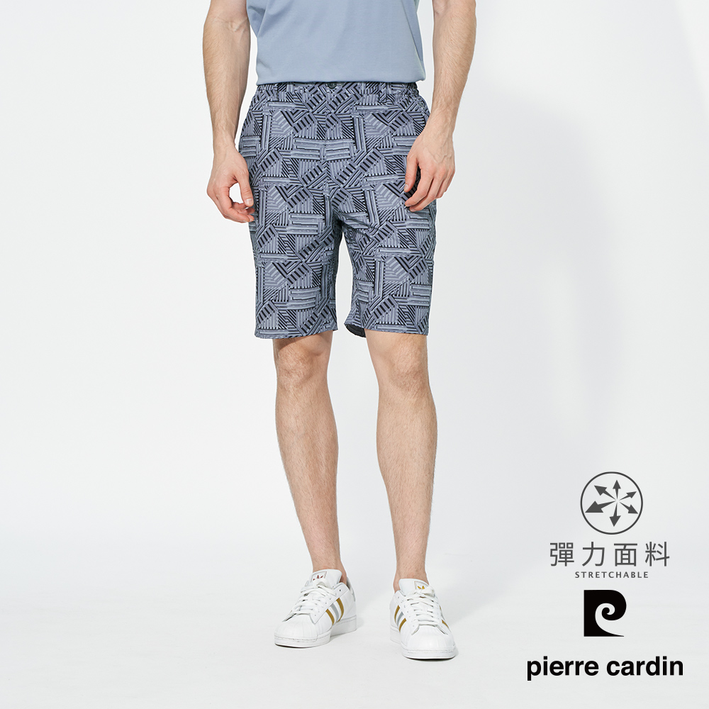 【pierre cardin 皮爾卡登】男款 側鬆緊腰頭微彈性印花平口休閒短褲-黑灰色 (5257963-97)