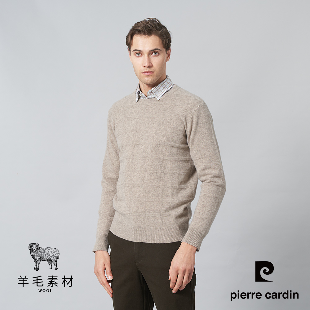 【pierre cardin 皮爾卡登】男裝 純羊毛圓領暗格紋緹花針織毛衣-卡其色 (5245411-84)