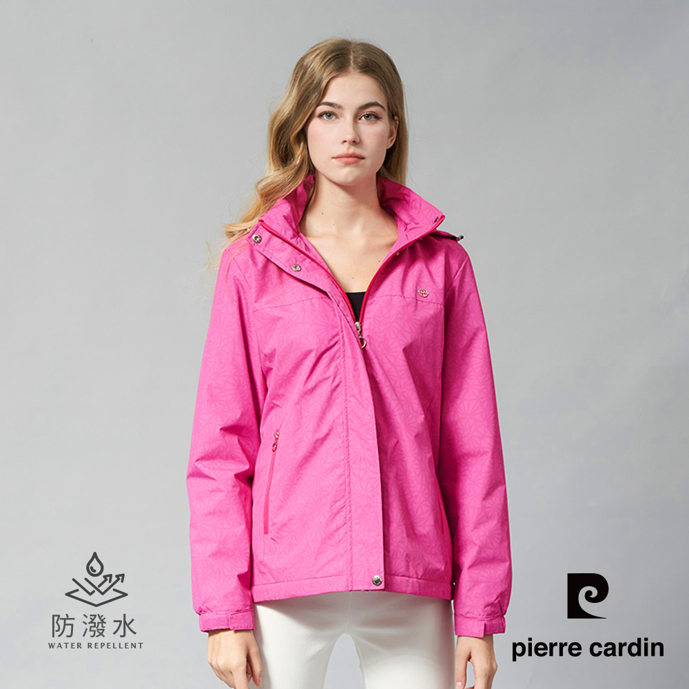 【pierre cardin皮爾卡登】女裝 戶外防風防潑水可拆帽三角印花外套-桃粉色 (6245791-76)