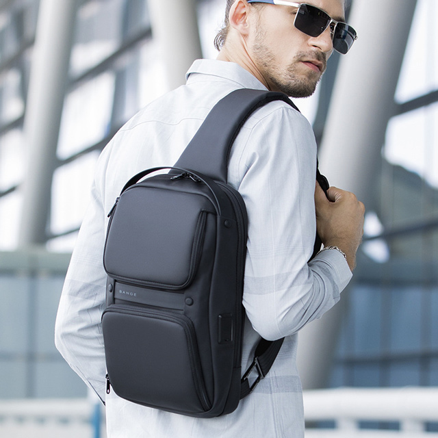 【leaper】時尚立體雙袋USB充電防水單肩包胸包 共2色