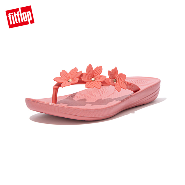 【FitFlop】IQUSHION PEARLISED FLOWER FLIP-FLOPS 花飾輕量人體工學戲水夾腳拖-女(柔和粉)