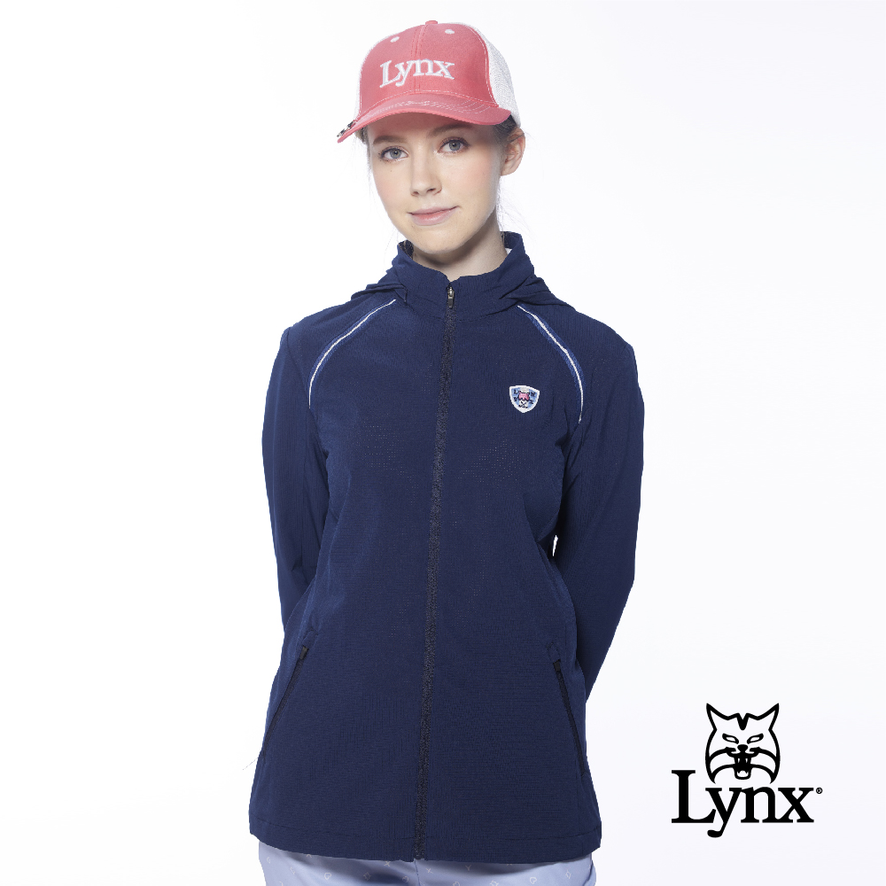 【Lynx Golf】女款吸濕快乾透氣易溶紗拉鍊口袋Lynx繡標可收式連帽長袖外套(二色)
