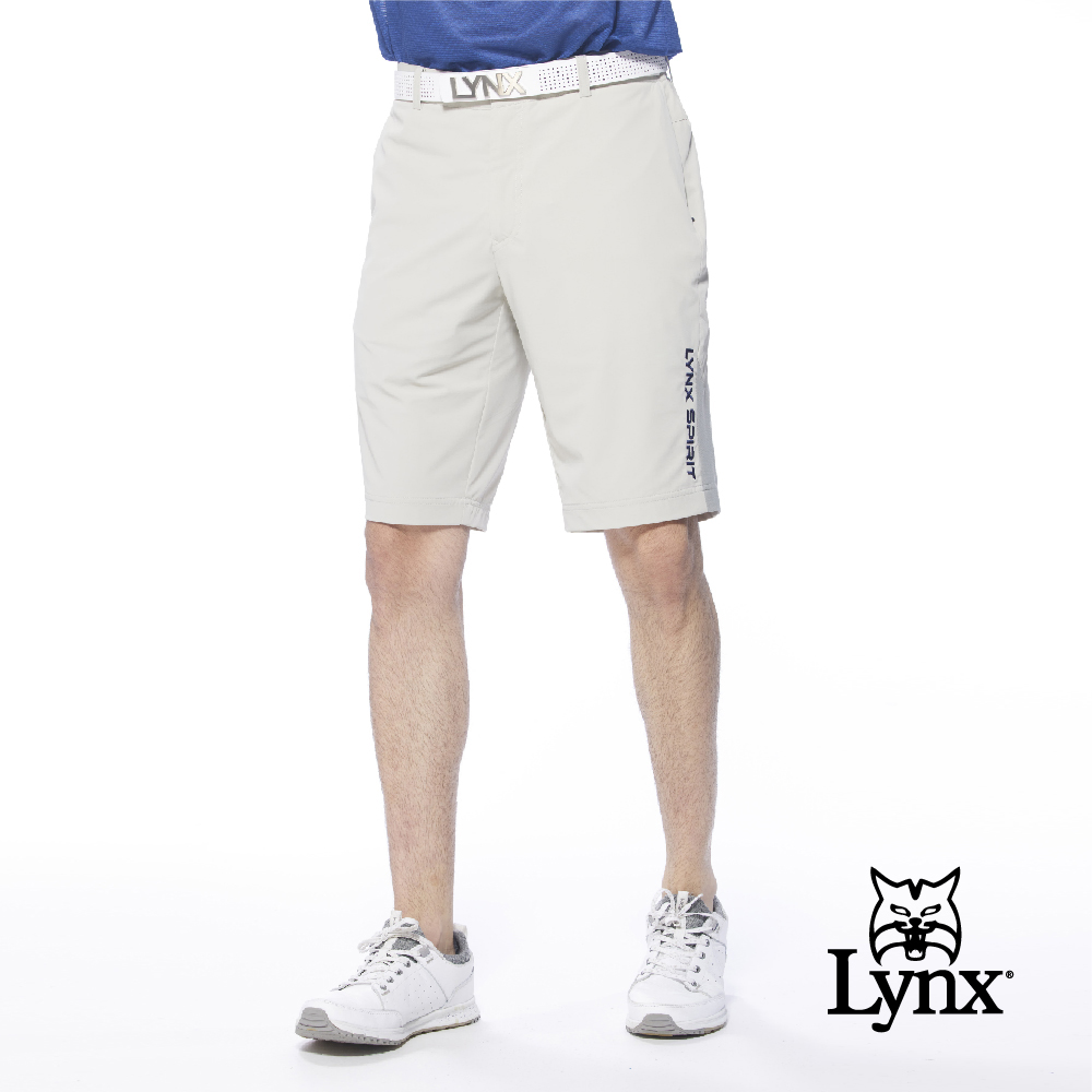 【Lynx Golf】男款吸排透氣網布剪裁透氣後袋不對稱設計平口休閒短褲(二色)