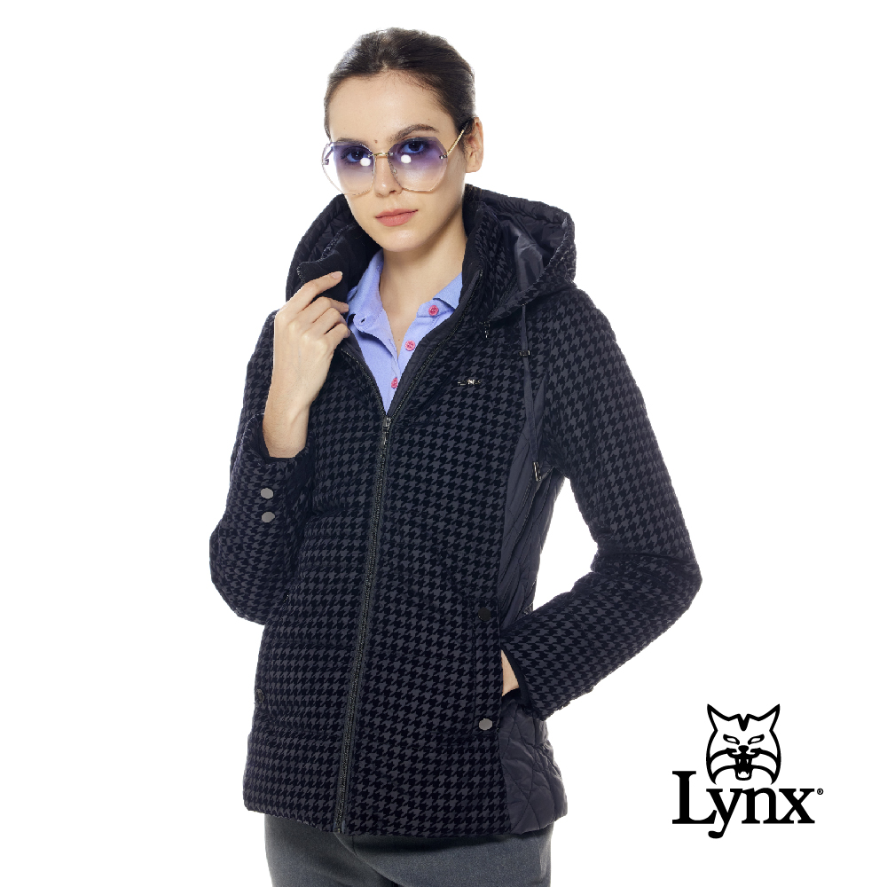 【Lynx Golf】女款保暖舒適大千鳥格紋剪裁配布設計鏡面釘扣拉鍊口袋長袖可拆式連帽外套-黑色