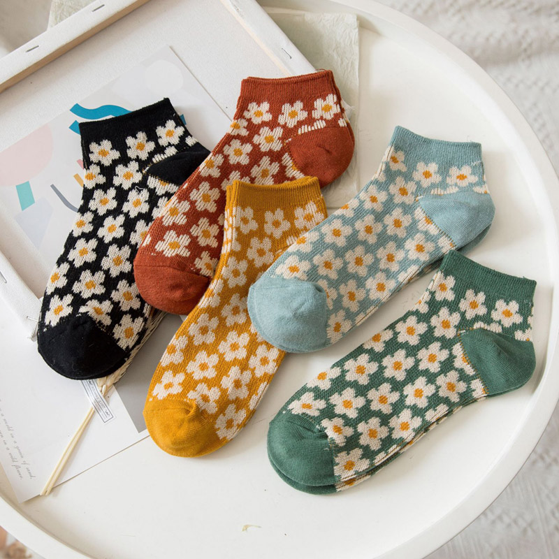 日系學院文青風休閒襪(5雙組)-刺繡短襪